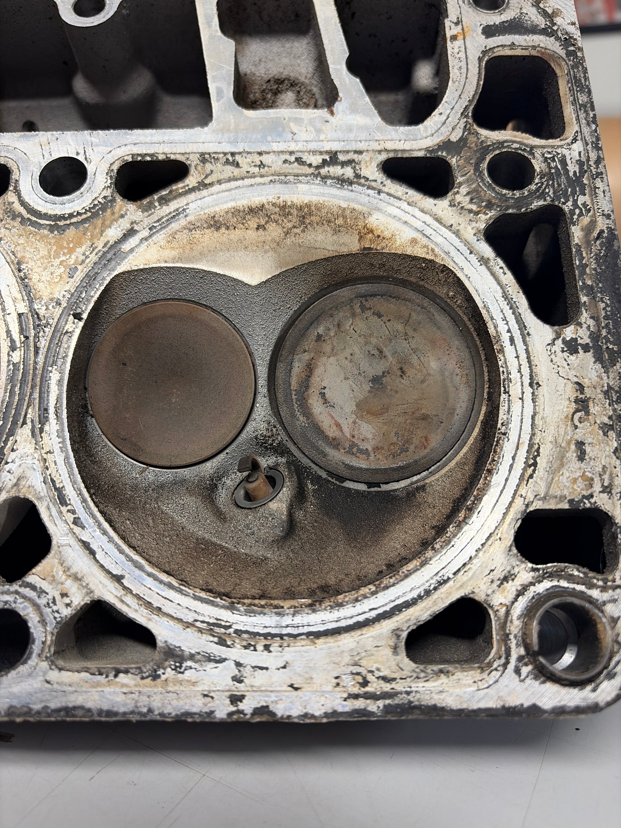 Used 862 Cylinder Head #036