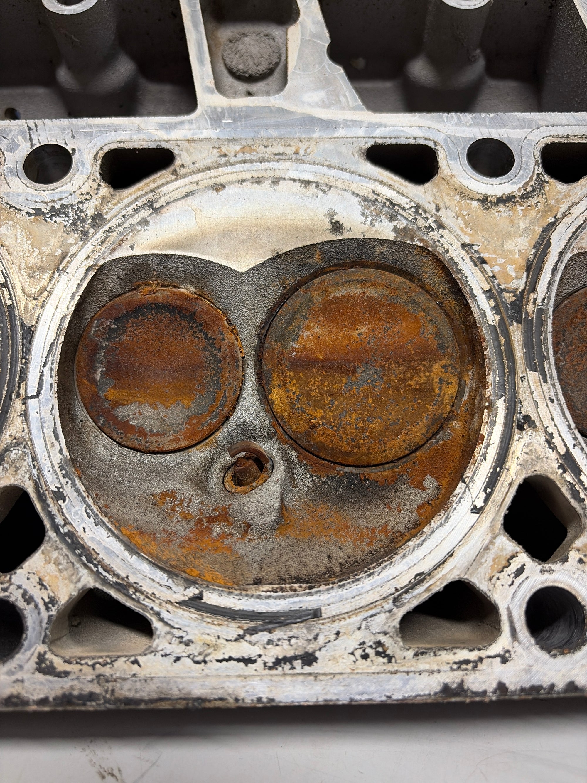 Used 862 Cylinder Head #036