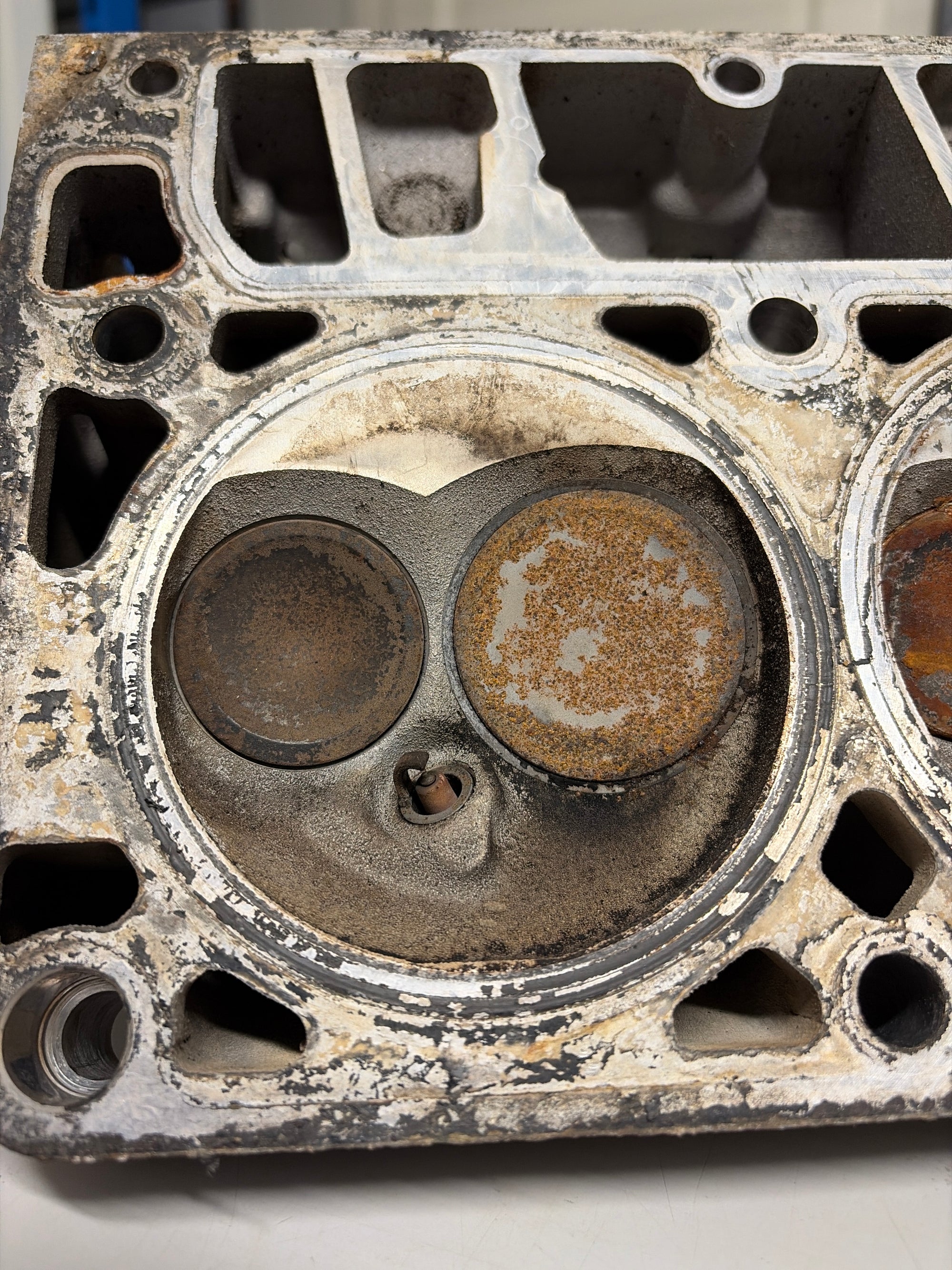 Used 862 Cylinder Head #036