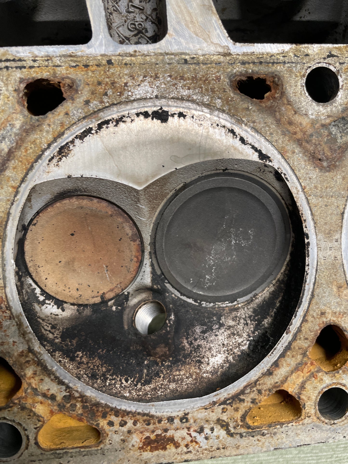 Used 706 Cylinder Head #001