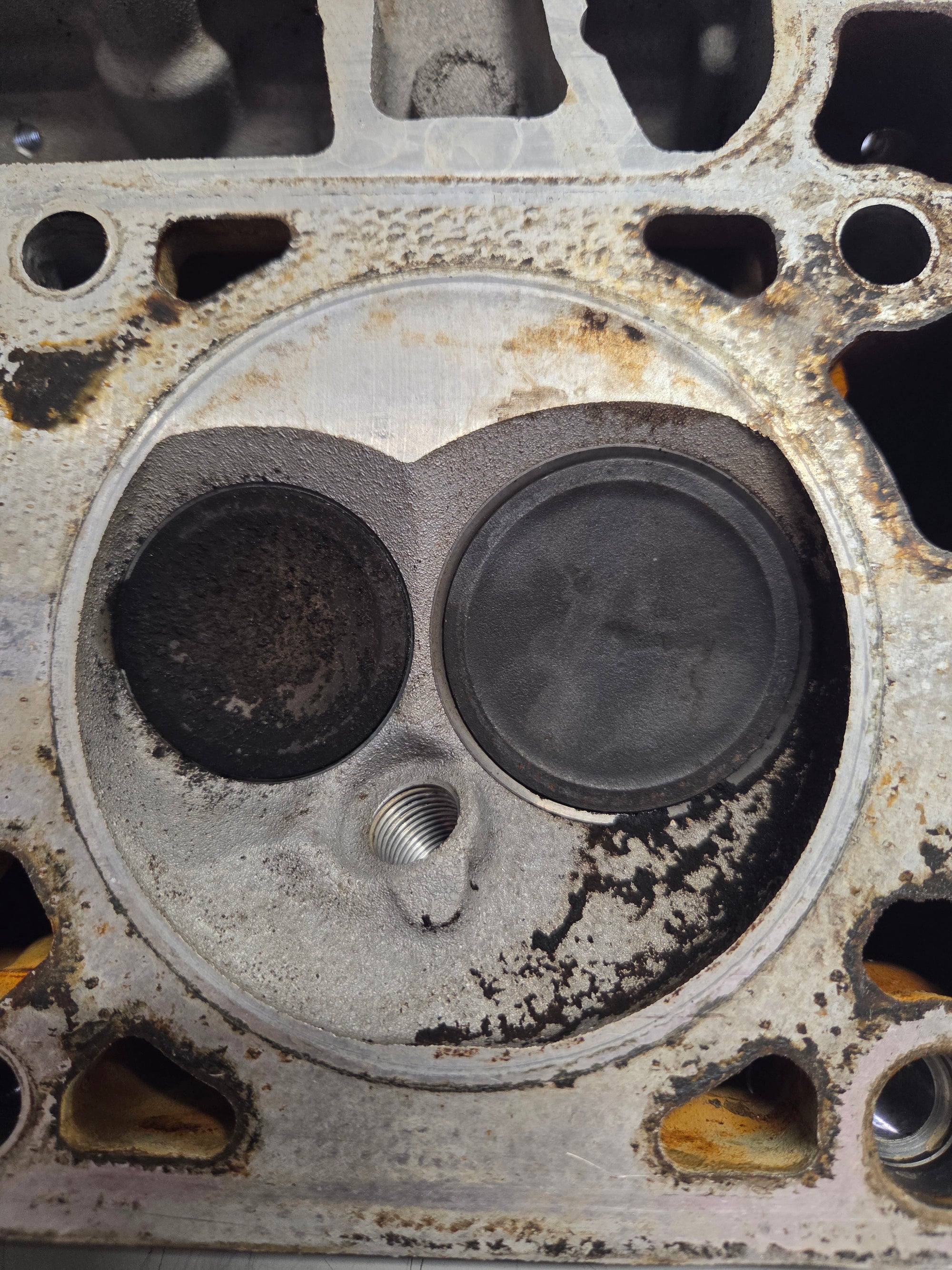 Used 862 Cylinder Head #047