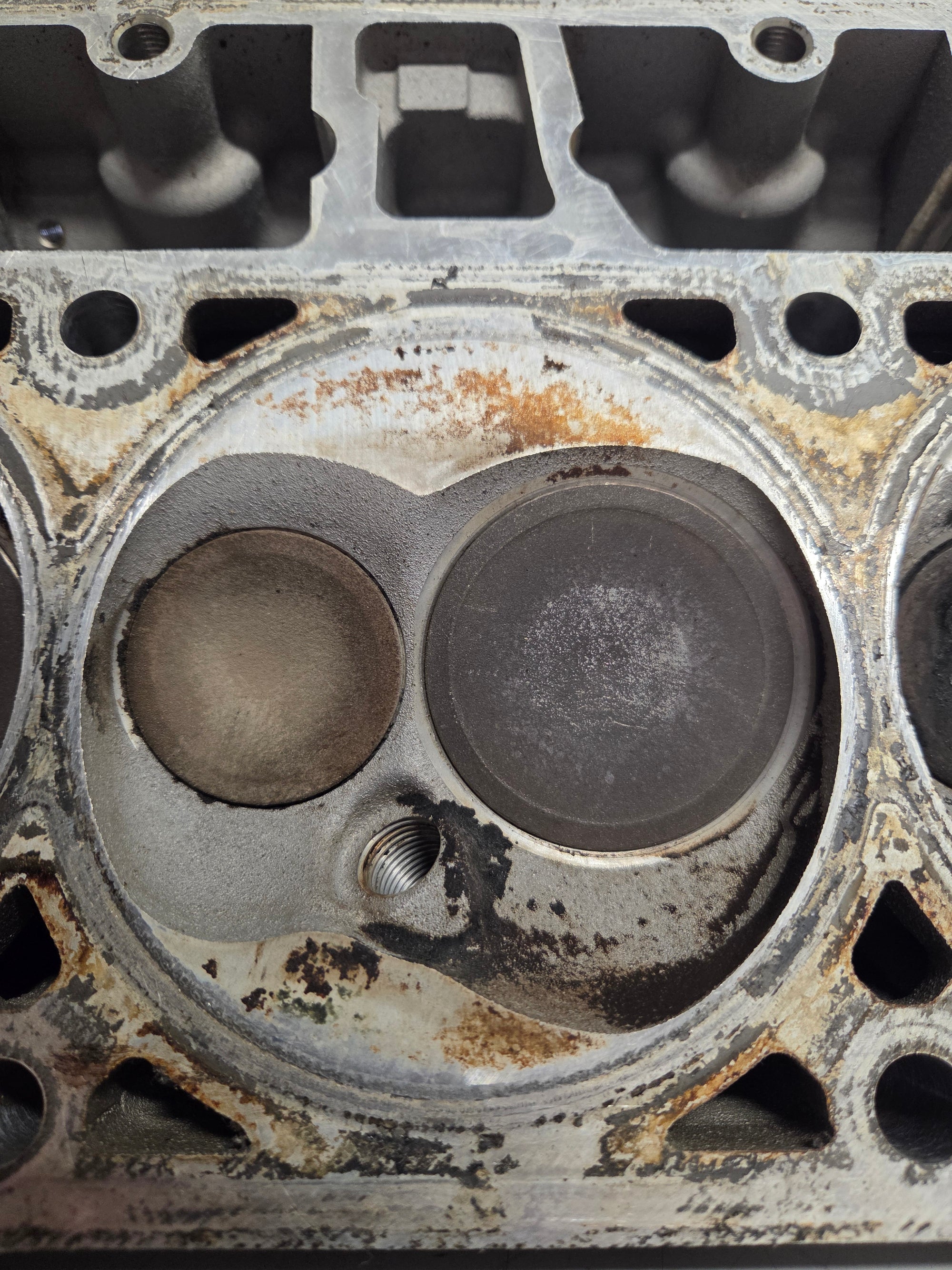 Used 823 Cylinder Head #017