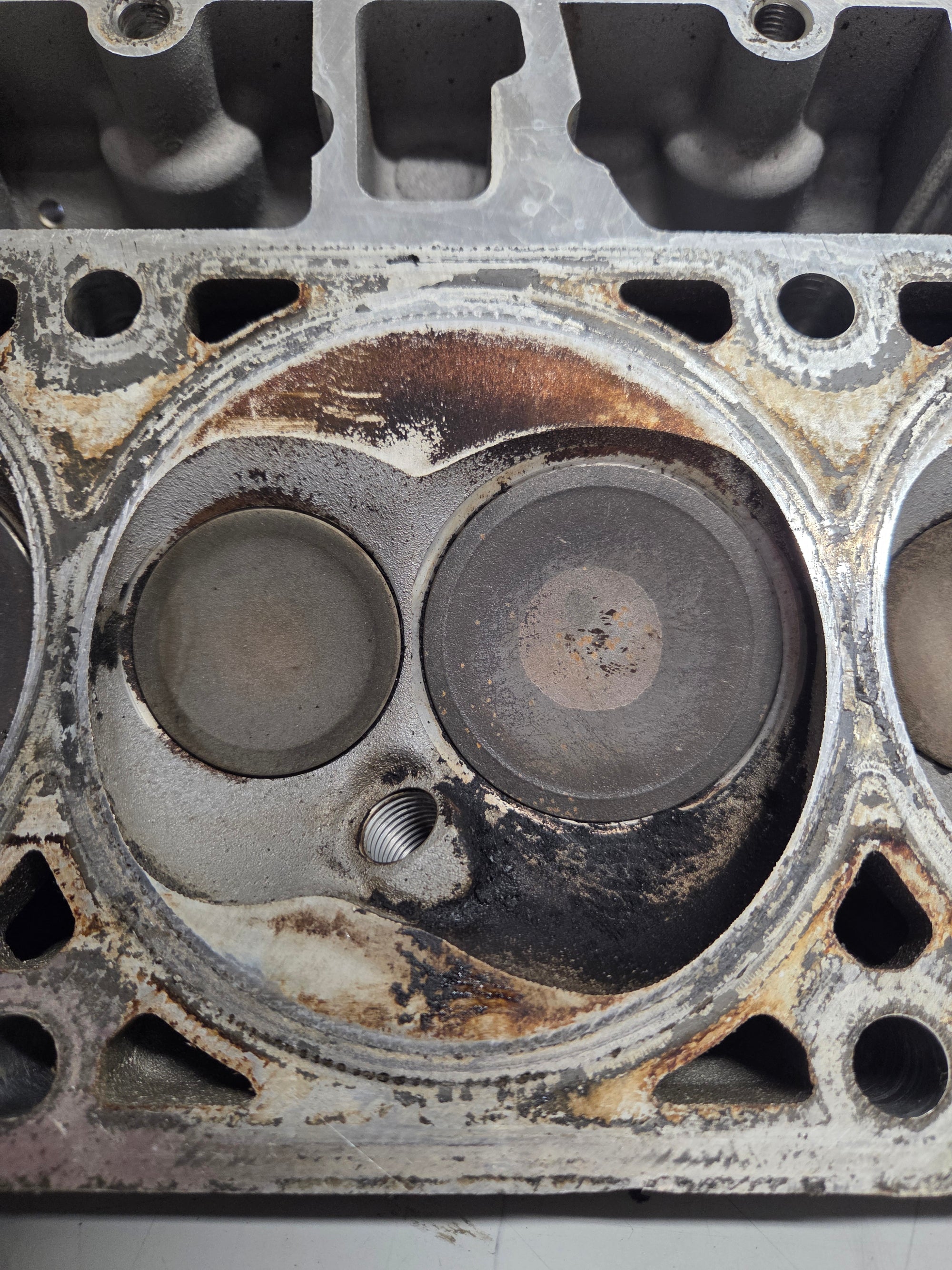 Used 823 Cylinder Head #017