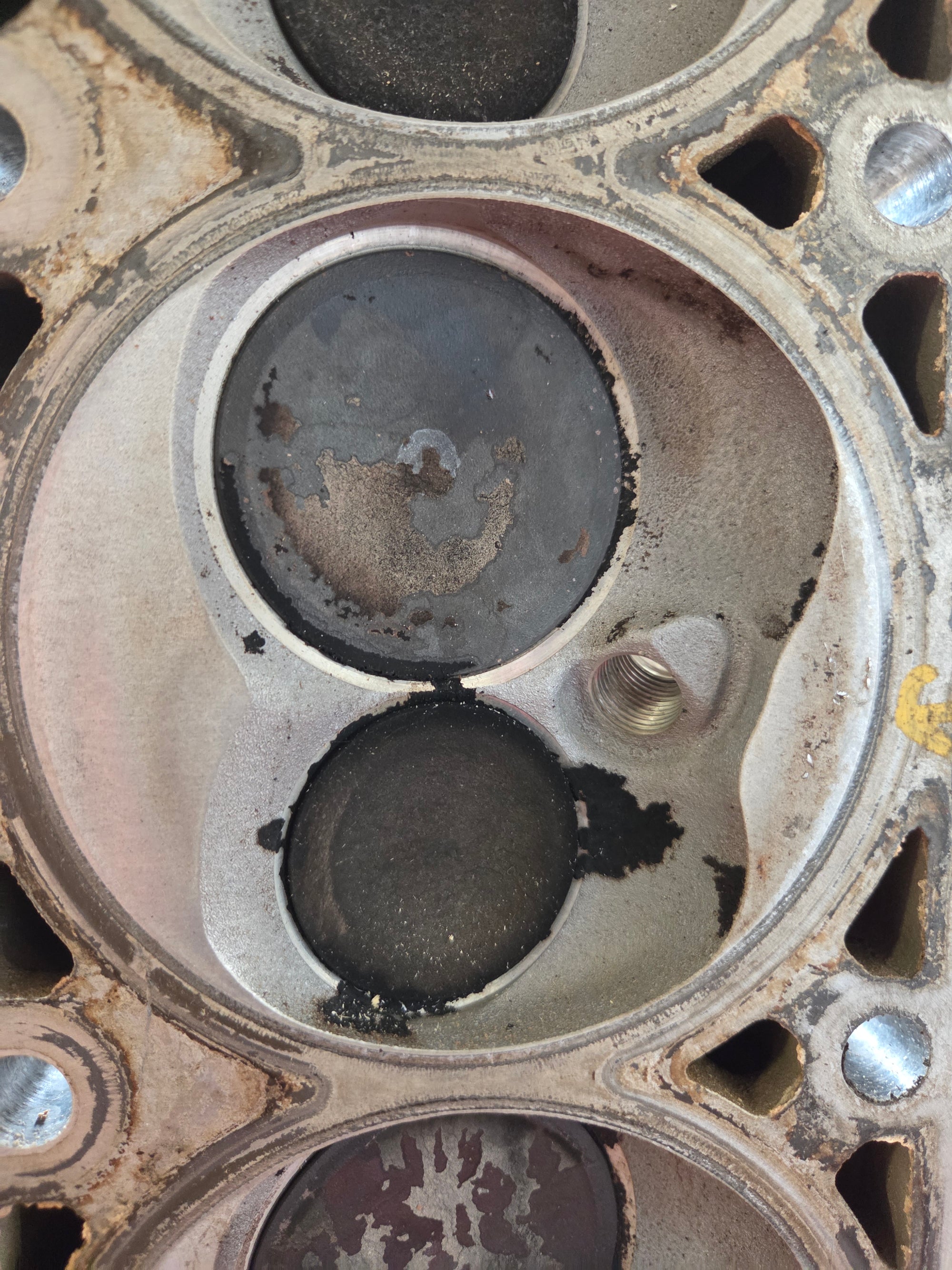 Used 823 Cylinder Head #034