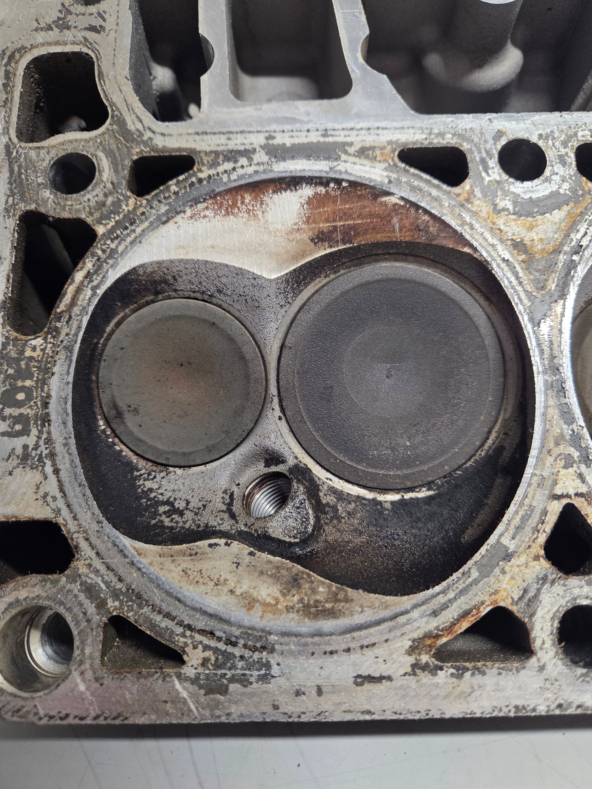 Used 823 Cylinder Head #017