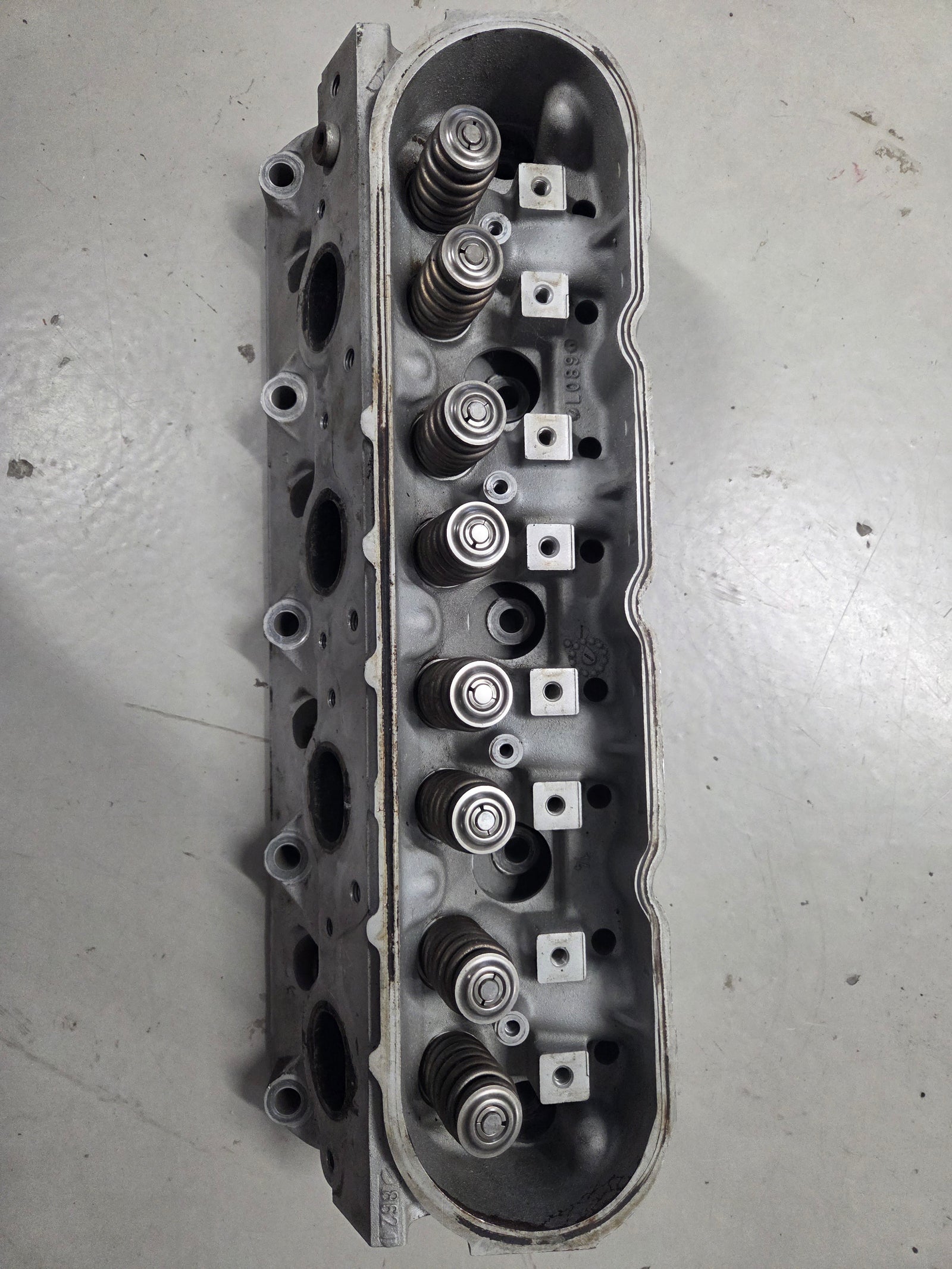 Used 862 Cylinder Head #073