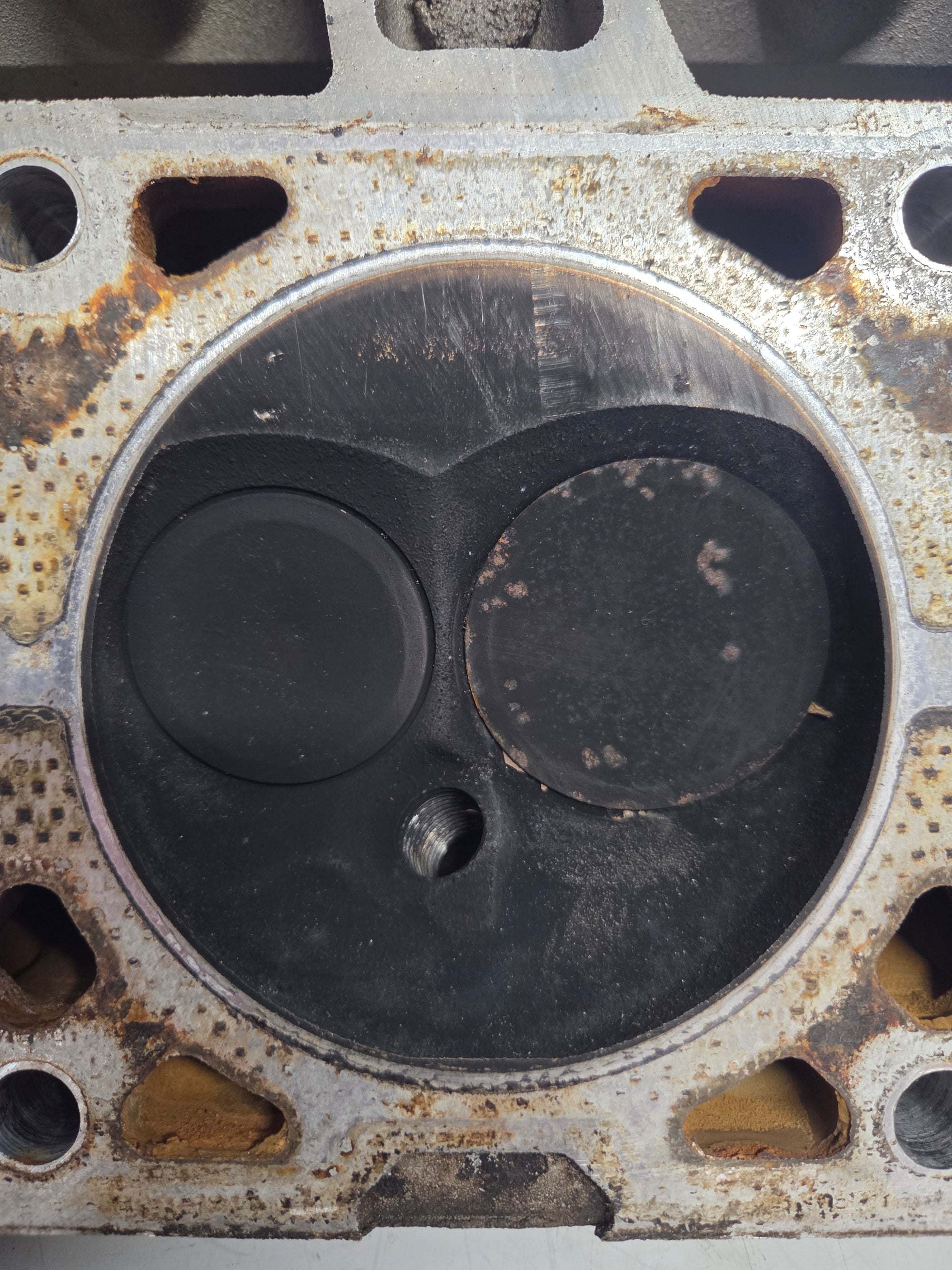 Used 862 Cylinder Head #060