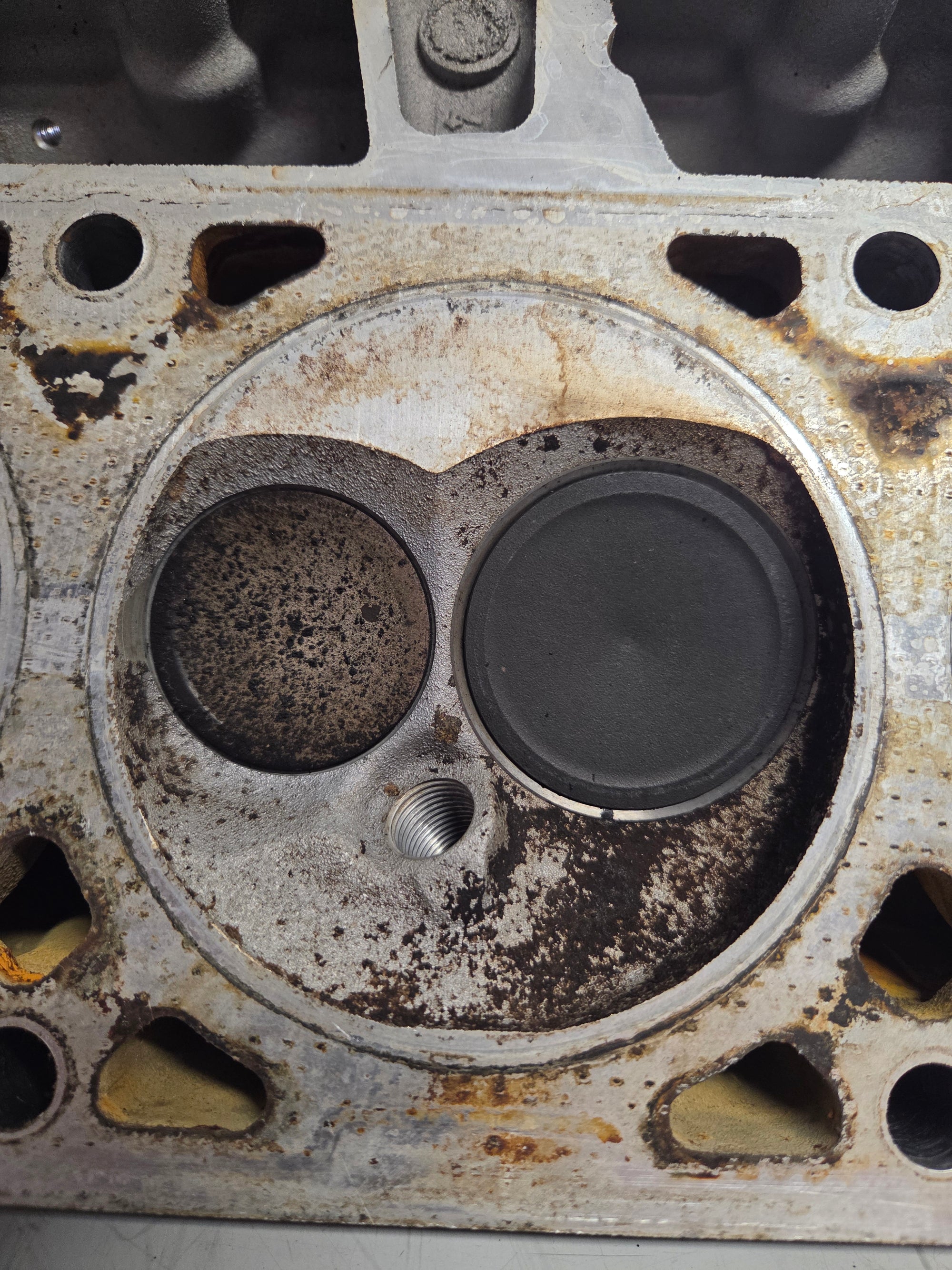 Used 862 Cylinder Head #047