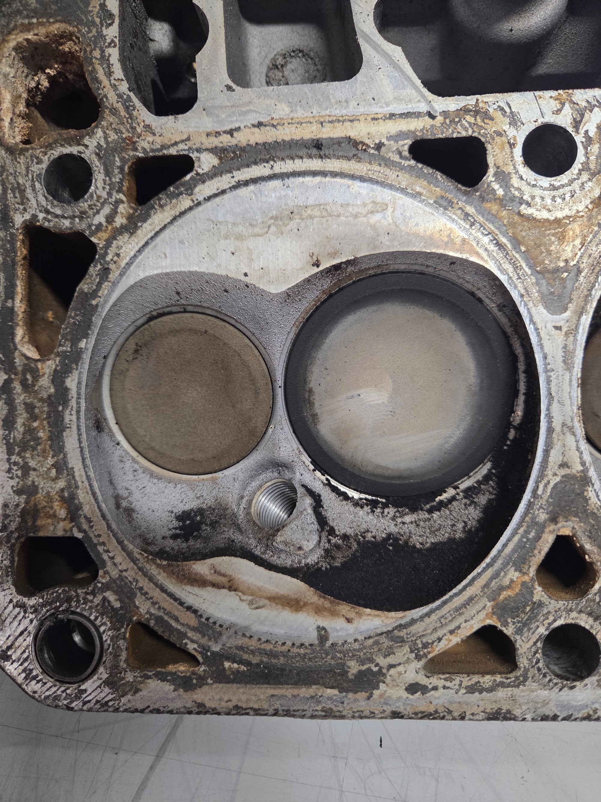 Used 823 Cylinder Head #044
