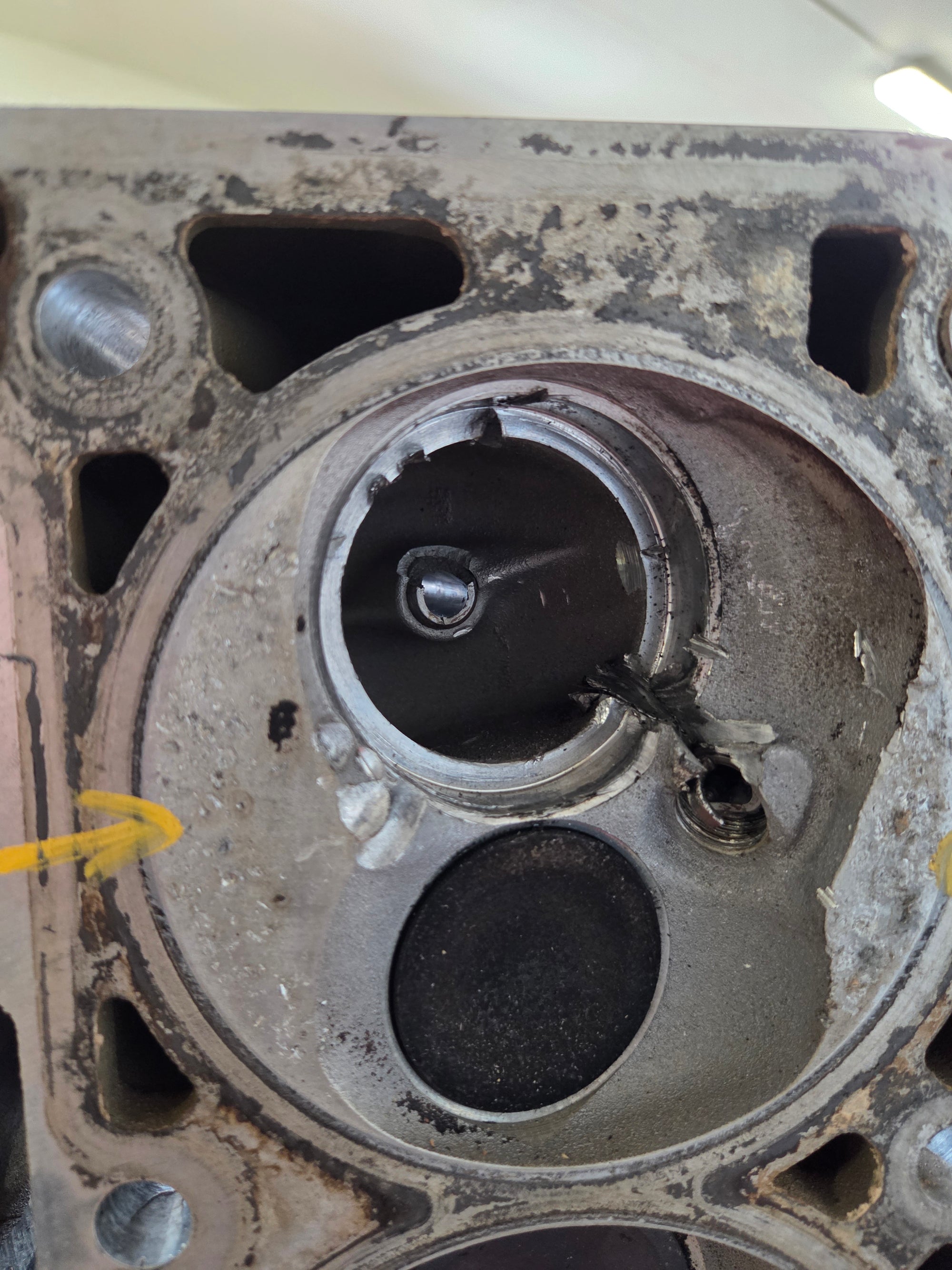 Used 823 Cylinder Head #034