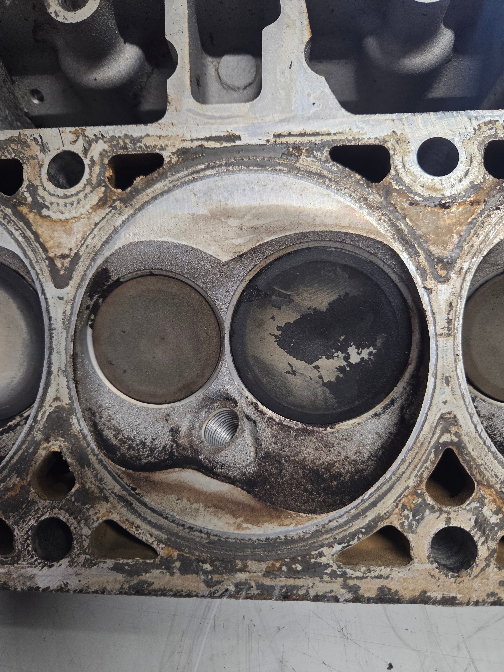 Used 823 Cylinder Head #044