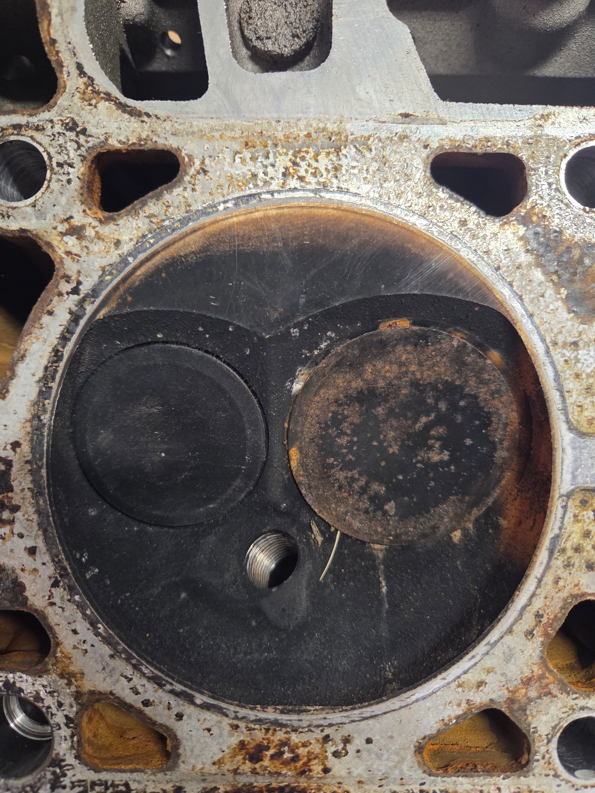 Used 862 Cylinder Head #060