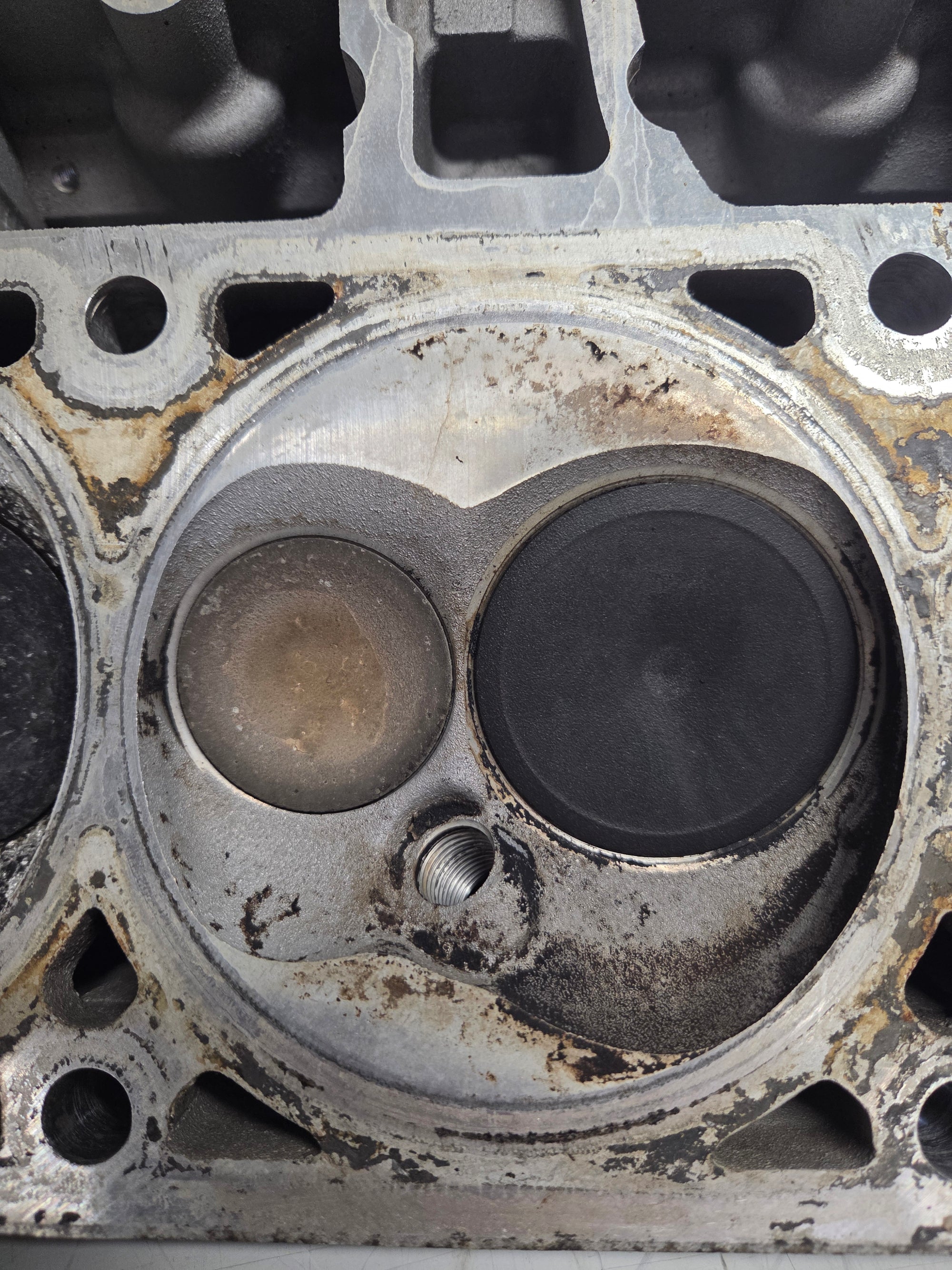 Used 823 Cylinder Head #062