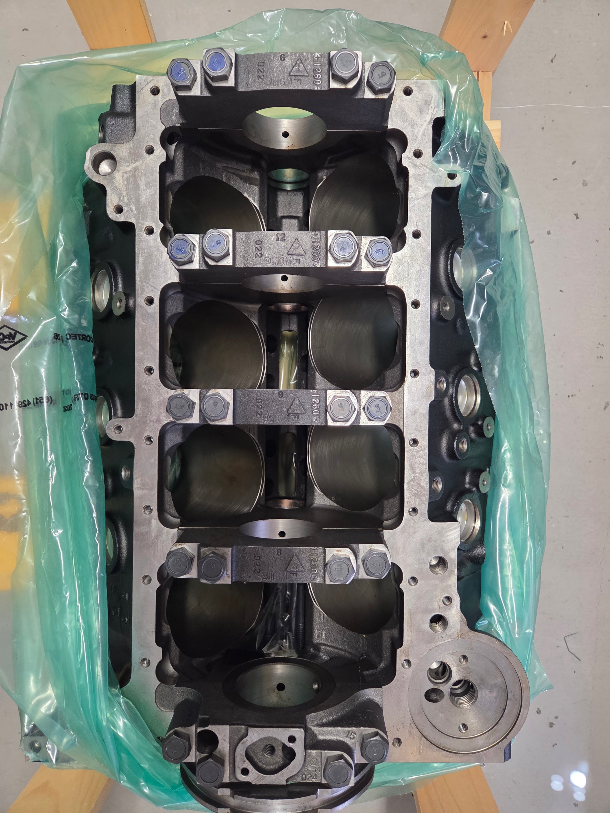 BRAND NEW! Chevrolet Performance Bowtie Bigblock 502 block - PREOWNED