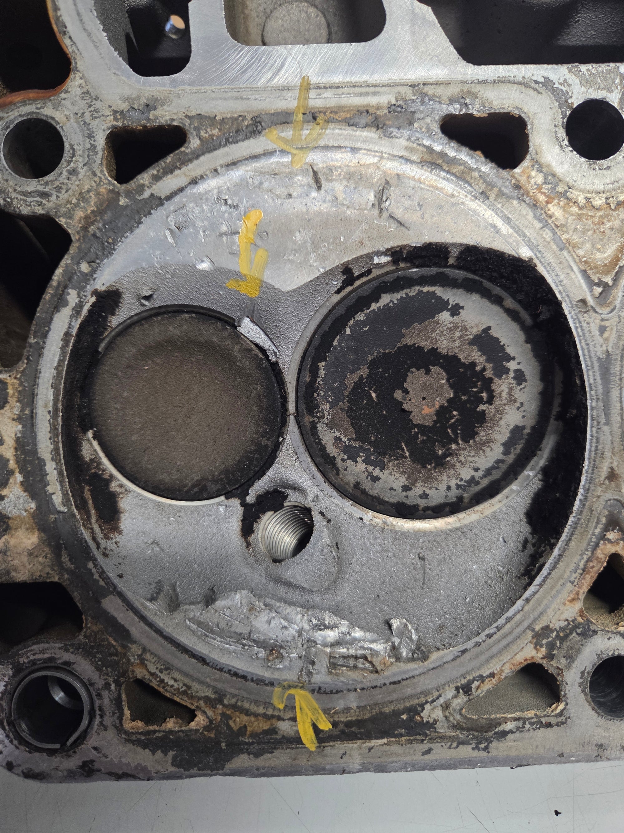 Used 823 Cylinder Head #035